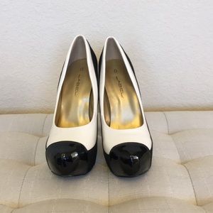 NWOT. Women’s pumps